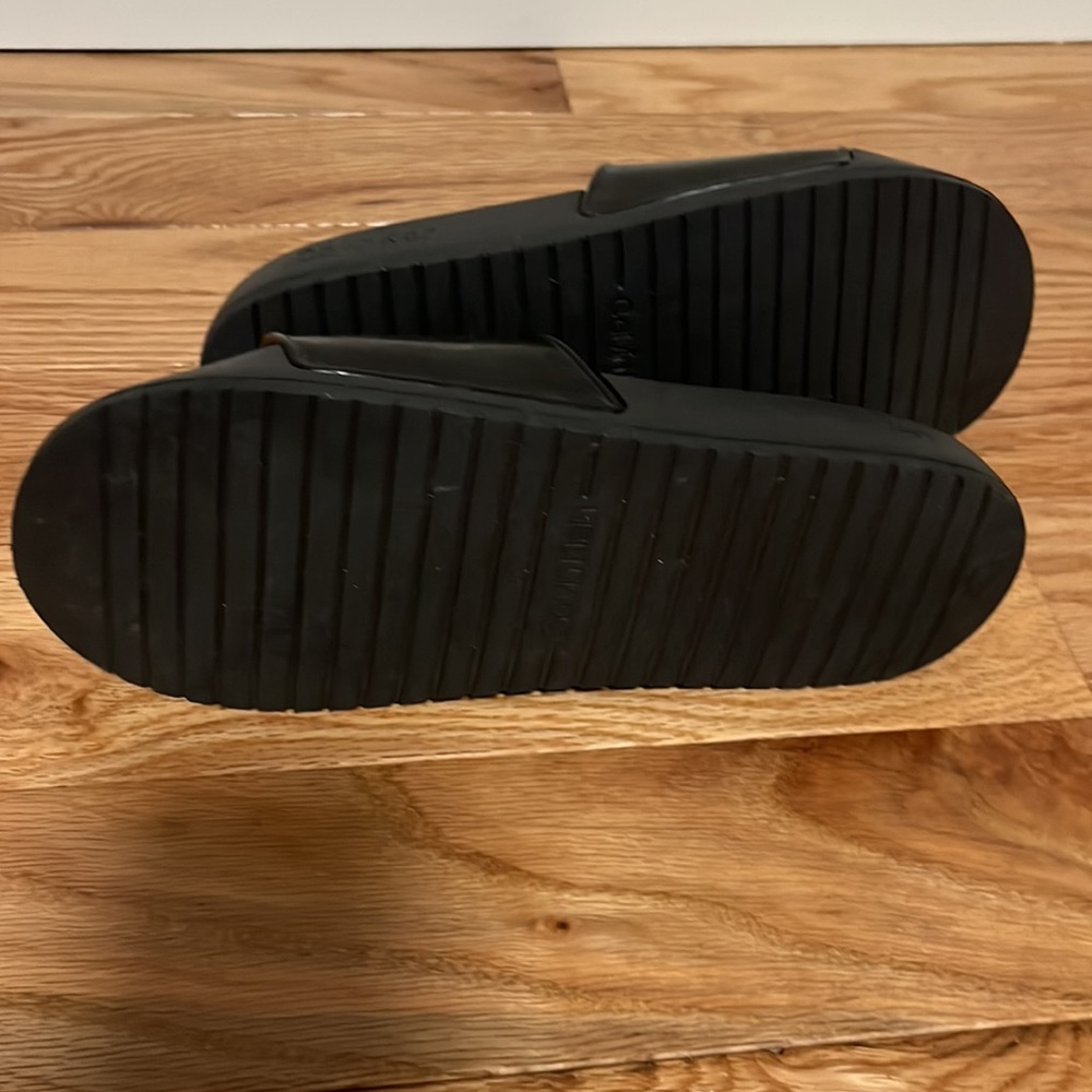 CK Slides 🖤 - Picture 4 of 6
